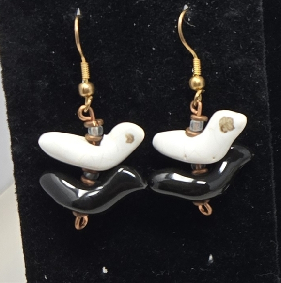 Black & White Ceramic Fetish Birds Beaded Necklace Pierced Earrings Set Vintage - Picture 4 of 12